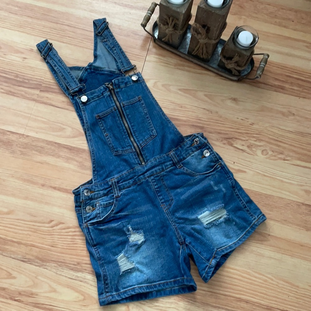 🎉HP🎉 4/10 Distressed Shortalls